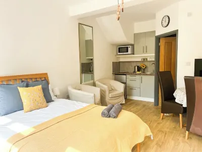 Rural Studio Retreat - cosy base for walkers Hotels near Leonardslee Gardens