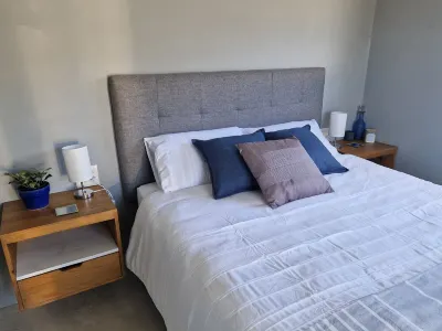 Luxury 2 Bed apartment boasting a rooftop terrace, with mountain & sea views. Hotel in zona Hermanuspietersfontein