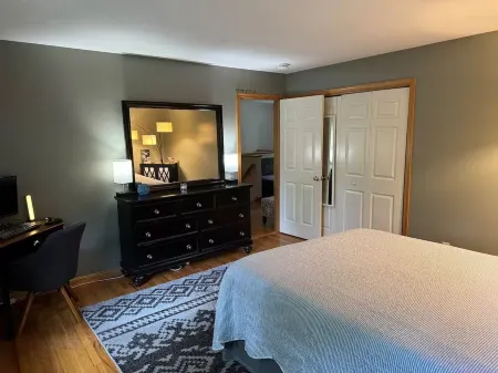 Awesome Lake Home with tons of fun! Отели в г. Нью Фэрфилд