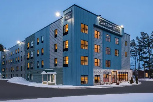 Casco Bay Hotel Portland Airport - Maine Mall, Ascend Hotel Collection - Airport Shuttle