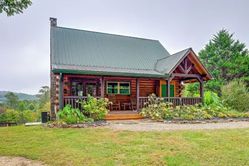 Mtn Views, Yard, and Fire Pit Multi-Level Cabin