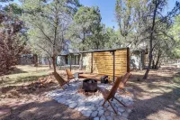 Decks + Fire Pit: Rustic-Modern Overgaard Cabin! - 3 estrellas
