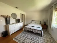 Superb 2bed, 2bath cottage with AC and pool in Palm Harbor