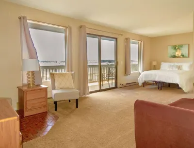 Haven Fall Escape: 2Br+Loft. Sea View. Hot Tub - 208 Birch Bay State Park附近的飯店