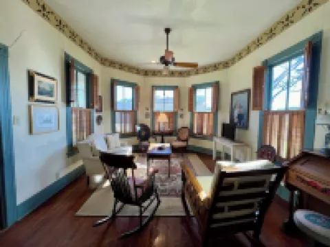 Historical Krezdorn House in the heart of Seguin!
