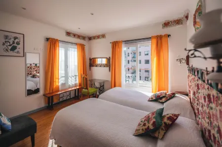 Ayca la Flora Hotel Boutique Отели рядом с достопримечательностью «Iglesia de los Sagrados Corazones»