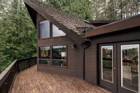 Charming 3-bedroom cabin in Woodinville with AC, WiFi