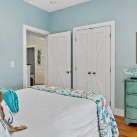 Sassy Seahorse! 200 Yards to Beach! Neighborhood Pool