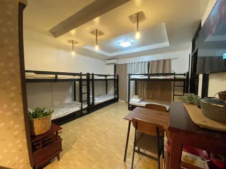 Summers Cozy studio in delightful Digos City with AC Отели рядом с достопримечательностью «ЛАНТАВАН»