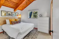 4BR Tahoe Cabin w/ Hot Tub, BBQ & Ping Pong Next to Lake & Paige Meadows Trails
