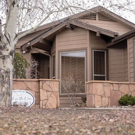 Elk on the Nine - Stay Near Route 66, Grand Canyon, Golf, and The Polar Express!