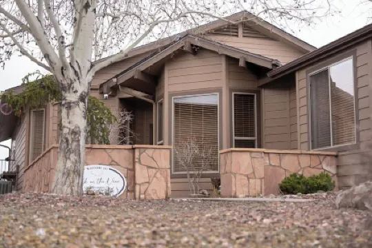 Elk on the Nine - Stay Near Route 66, Grand Canyon, Golf, and The Polar Express!