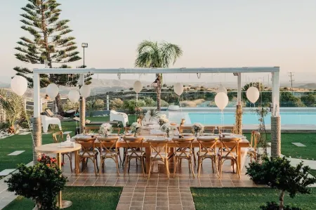 5BR Lux Villa - Sleeps 13 - Saltwater Pool - Outdoor Bar - Fireplace - Lefkara Отели в г. Пано Лефкара