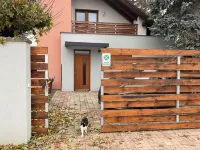 Moderní a útulný apartmán, kompletně vybavený, u lesa, pro 2 osoby s parkováním Hotel a 