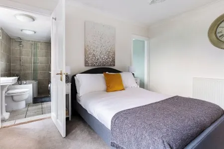 The Green Views for Contractors, Family/Couples, Tourists Отели рядом с достопримечательностью «Библиотека РБУМ Мейденхед»