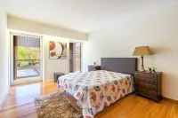 Lily of the Field House Hotels in Vila Real