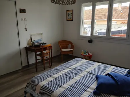 Quiet 4-bedroom villa with swimming pool close to the center and beaches Отели рядом с достопримечательностью «Palm'Arès»