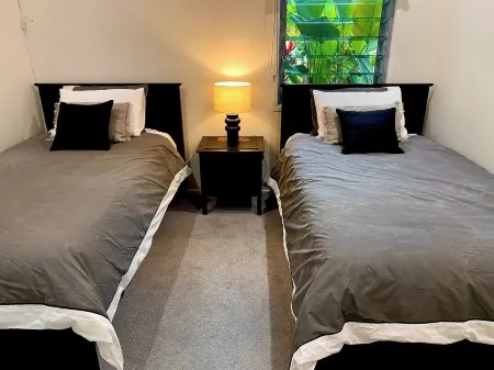 Luxury canal home with pontoon and pool. Direct access to Pumicestone passage.