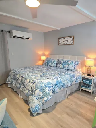 Beach Hideaway Nsb- Steps to the Beach Отели в г. Нью Смирна Бич