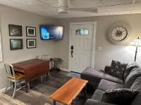 Charming 1-bedroom apartment in brilliant Ellwood City with WiFi, AC