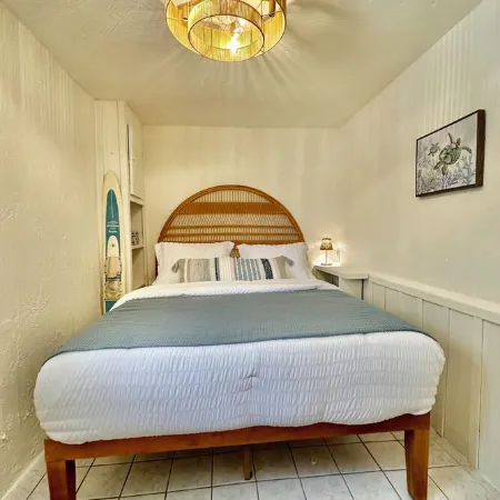 Old Florida Bungalow on a Tranquil Gulf Island Perfect for Couples or Anglers