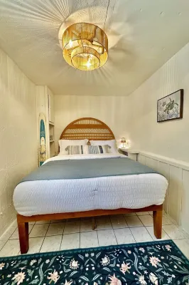 Old Florida Bungalow on a Tranquil Gulf Island Perfect for Couples or Anglers