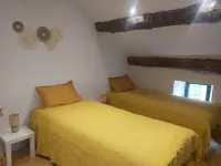 Le P'tit Pelet, a house in the heart of the rocks Hotel a Fraissinet-de-Fourques