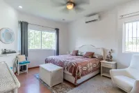 Spacious 5-bedroom house in beautiful Cancún with private pool, cenote, WiFi, AC