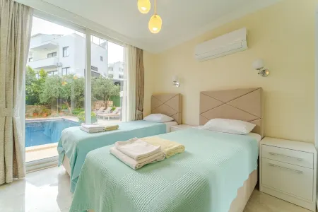 2 bed/2 bath - Own private pool, large outdoor space. Very central Отели рядом с достопримечательностью «Kalamar Beach Club»