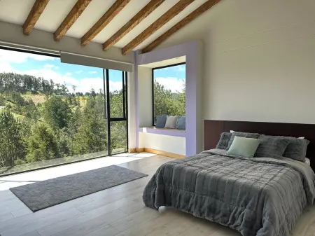 Country House, Gastronomic Zone, 15 minutes from El Retiro. Отели в г. Ретиро