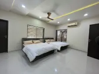 Spacious Luxury 6-bedroom villa with Private Pool in wonderful Nadiad Hotel a 
