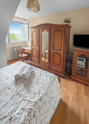 T2 Fitted kitchen, Private parking, sleeps 4