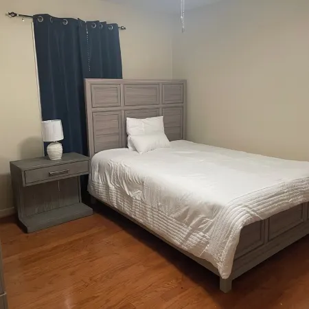Charming and cozy 3-bedroom house, 2 full bathrooms in High Point close to HPU