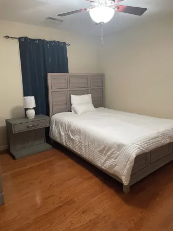 Charming and cozy 3-bedroom house, 2 full bathrooms in High Point close to HPU Отели рядом с достопримечательностью «All-A-Flutter Butterfly Farm»