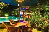 Atsari Hotel Parapat Отели в г. Парапат