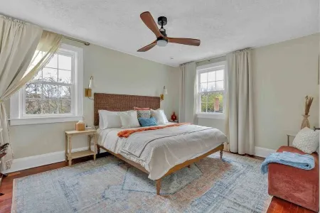 Walk to Downtown! Large Lux Home