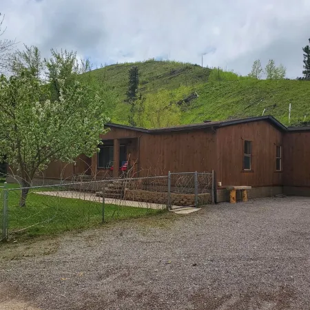 PA's HOUSE; COMFY; PETS; DEADWOOD, MICHELSON TRAIL. UTV & EBIKE RENTAL; HWY 385