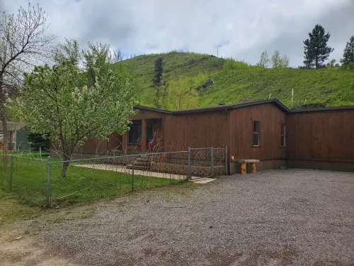 PA's HOUSE; COMFY; PETS; DEADWOOD, MICHELSON TRAIL. UTV & EBIKE RENTAL; HWY 385