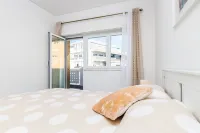 Lindo Apartamento a 10 Minutos de Lisboa com Explêndidas Vistas Sobre o rio Tejo Hotels near 25 de Abril