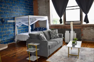Industrial Loft Near Downtown Detroit & Riverwalk Hotels in der Nähe von ZAZA