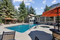 Falcon Point - piscina