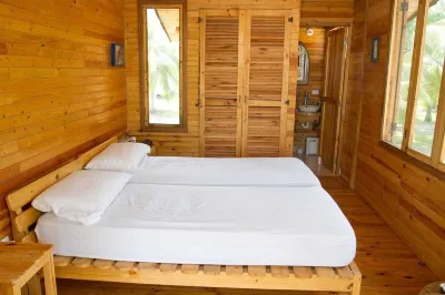 Paradise Beachfront House, 5-bedroom, hut and beach beds in Isla Portete Hotel di 