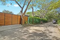 Special offering price! Exquisite 4 br villa w/private pool in gated community!