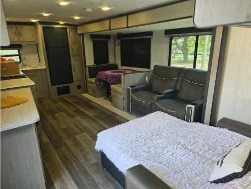 Cozy New RV for Glamping in San Antonio with wildlife nature sitings Hotels in Leon Valley