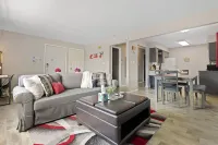 Cozy Apt Aurora/Sleeps 8/Free Wifi/55"/Parking