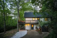 Serene Massanutten Retreat, Nestled in the Trees