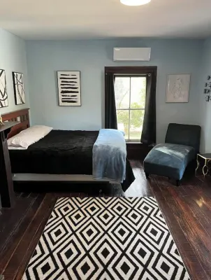 Spacious 5-bedroom pet friendly house with WiFi, AC in charming Oliver Springs