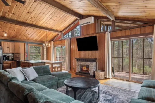 4-bedroom house in serene Basye with AC, WiFi. Enjoy relaxation