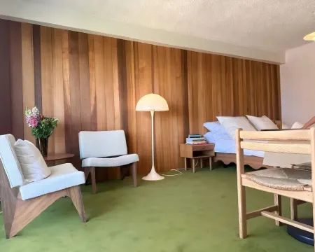 Cosy Studio in Bondi Junction in 1970s building Hotels in Bondi Junction