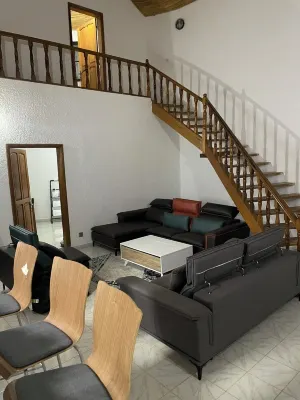 Charming 3-bedroom villa with Wifi, AC in lovely Somone near Saly. Hotels in Somone